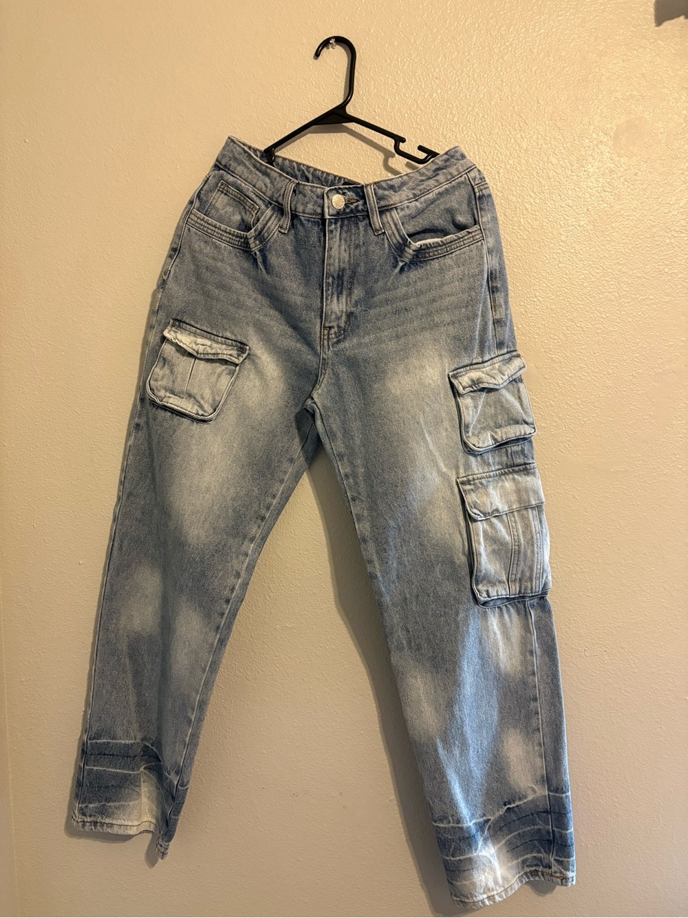 Fashion Nova Light Wash Baggy Cargo Jeans - Light Blue